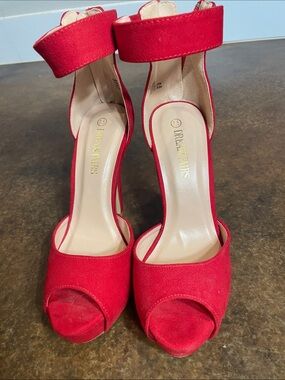 Dream Pairs Red Suede Peep-Toe Ankle-Strap Heels with hidden platform. Size 7.5